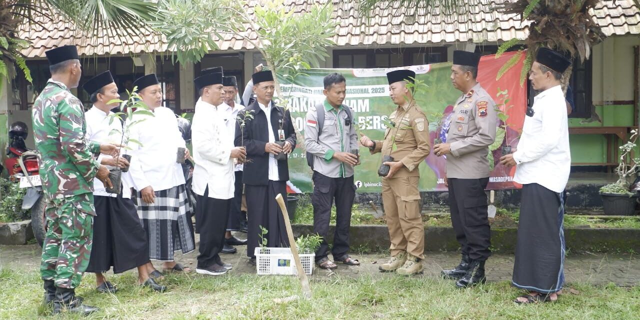 Hari Santri: SMA Negeri 1 Bantarsari Ikut Sukseskan Penanaman 10.000 Pohon untuk Bumi Lestari