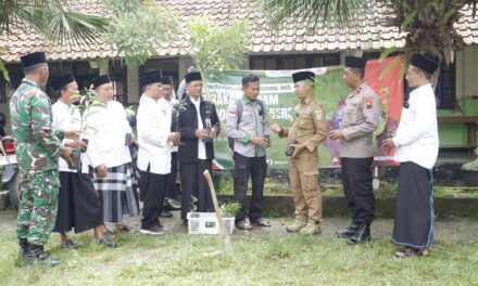 Hari Santri: SMA Negeri 1 Bantarsari Ikut Sukseskan Penanaman 10.000 Pohon untuk Bumi Lestari